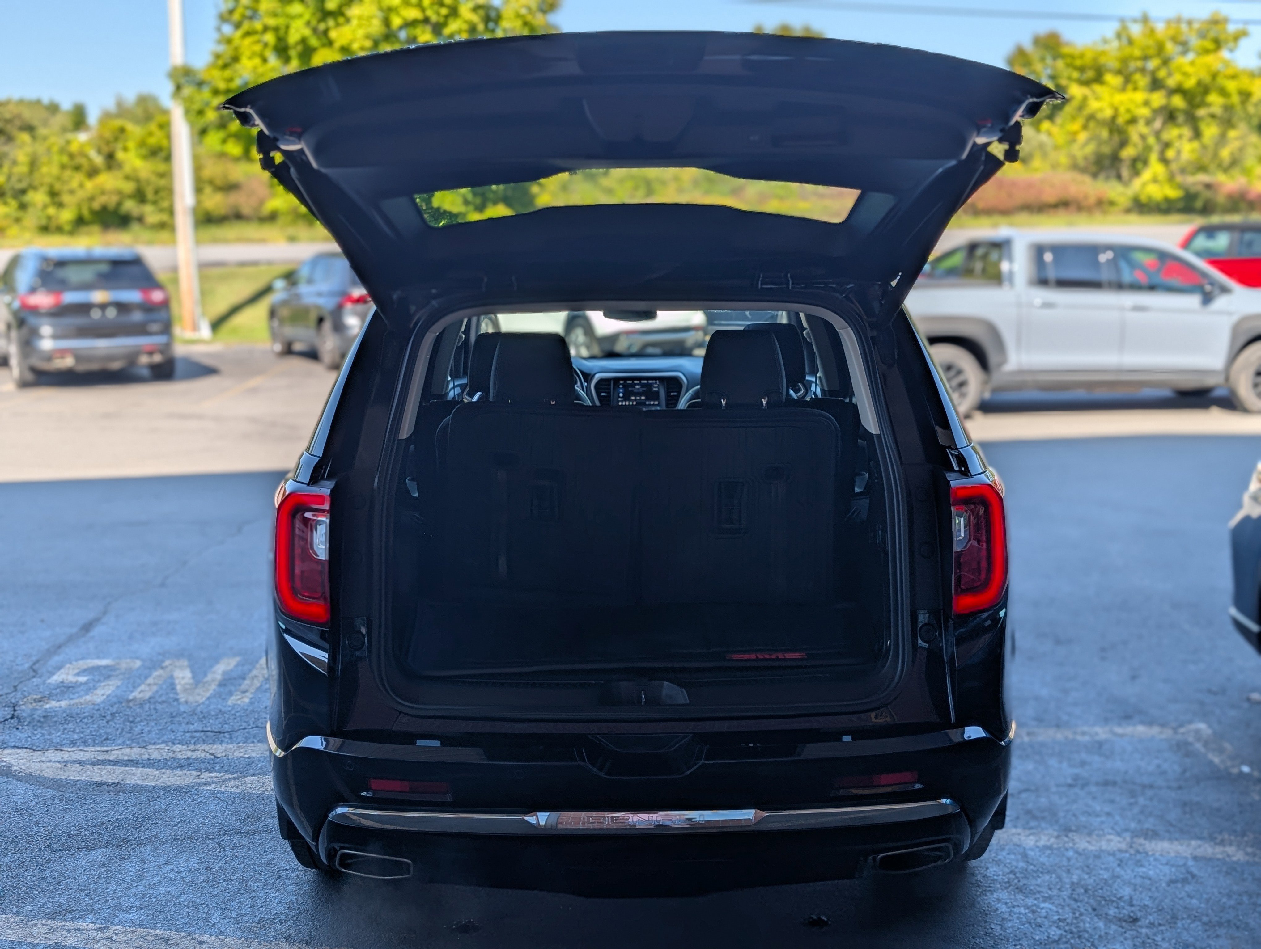 Used 2022 GMC Acadia Denali w/ Trailering Package image 42