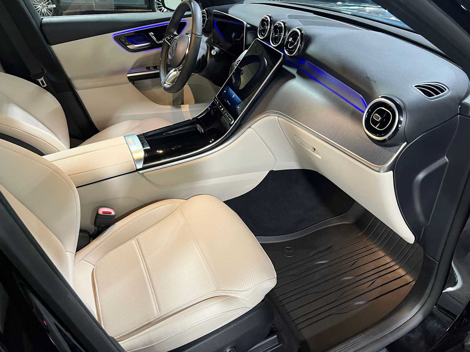 Used 2026 Mercedes-Benz GLC 300 4MATIC image 11