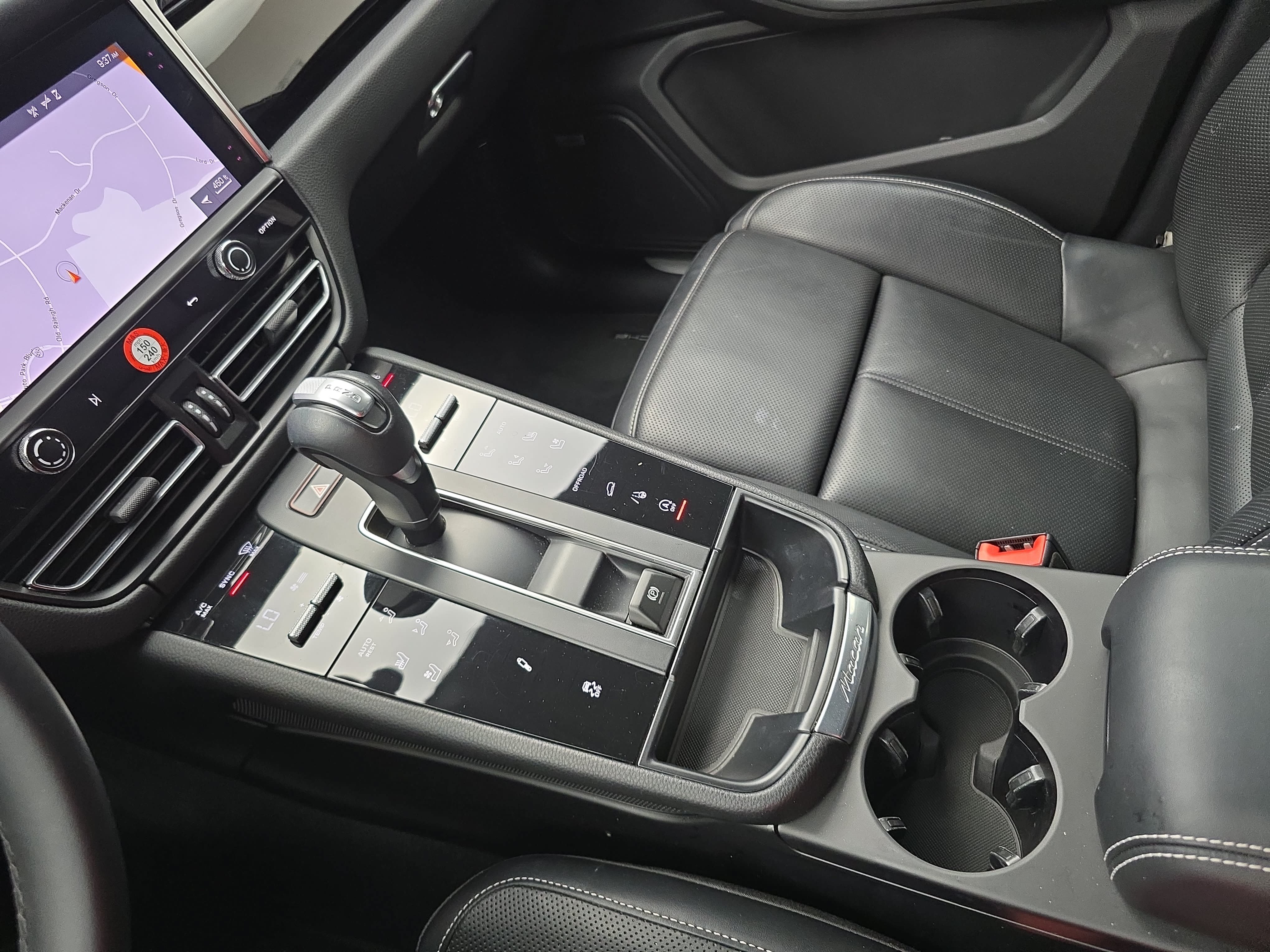Certified 2024 Porsche Macan S AWD/4WD image 27