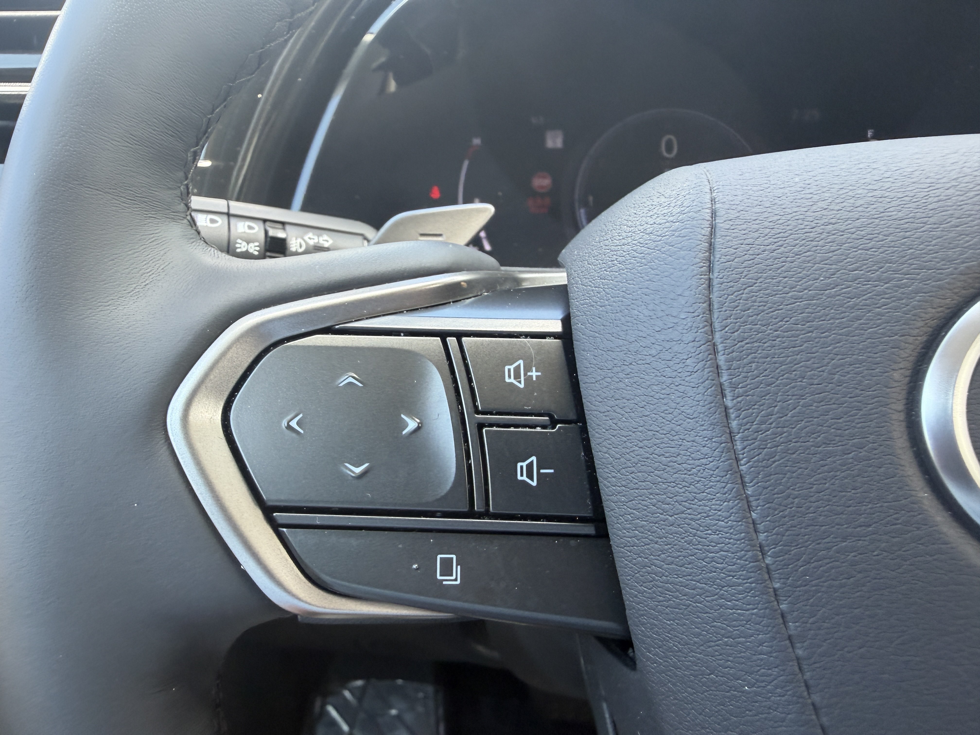 Used 2023 Lexus RX 350 FWD w/ Cold Area Package image 28