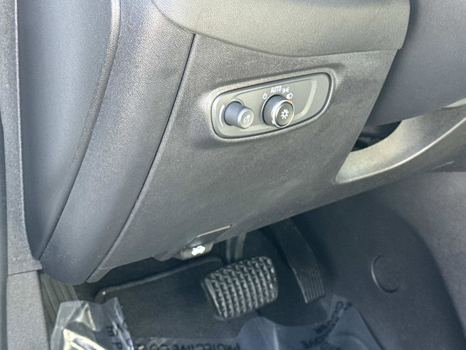 Used 2022 Chevrolet Equinox LS w/ LS Convenience Package image 13