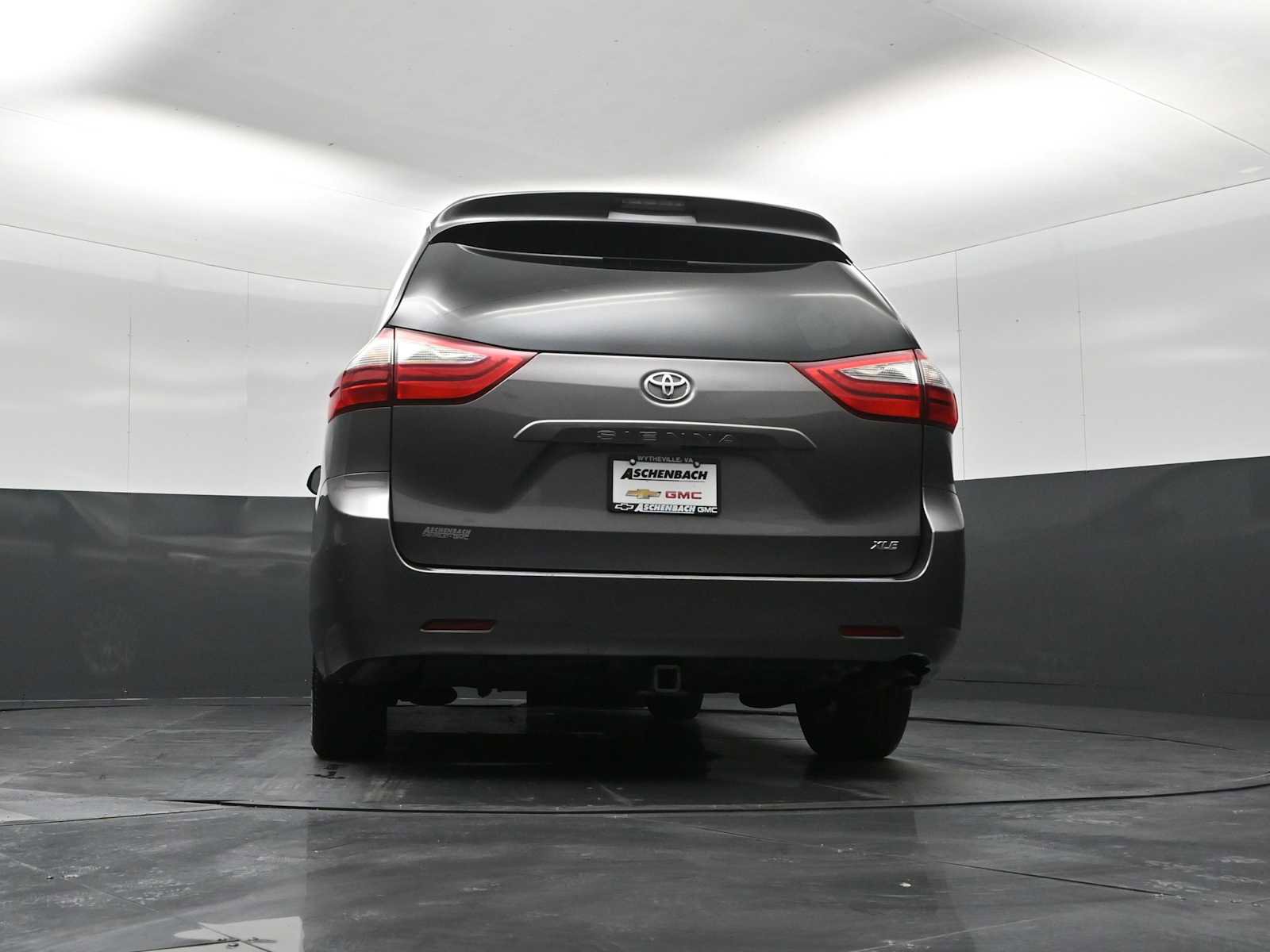 Used 2015 Toyota Sienna XLE image 29