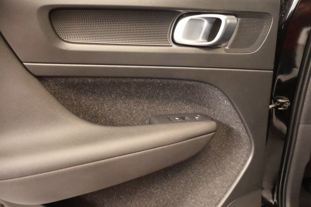 Used 2020 Volvo XC40 T5 Momentum w/ Protection Package image 28