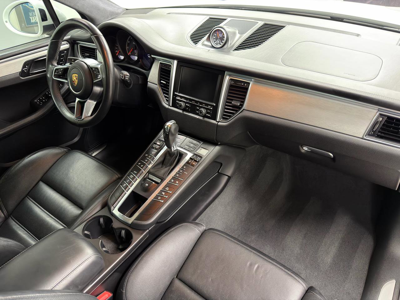 Used 2015 Porsche Macan Turbo image 24