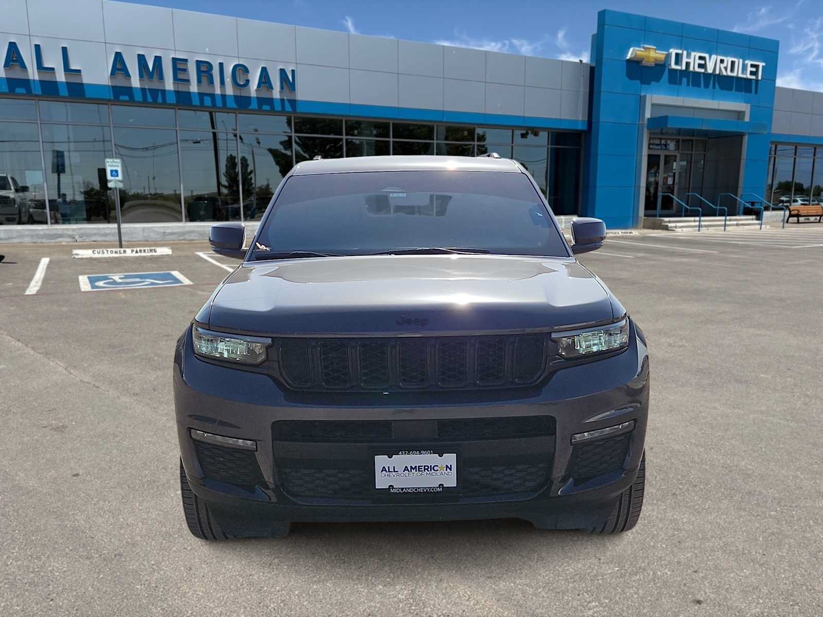 Used 2025 Jeep Grand Cherokee L Limited w/ Black Appearance Package RWD image 3