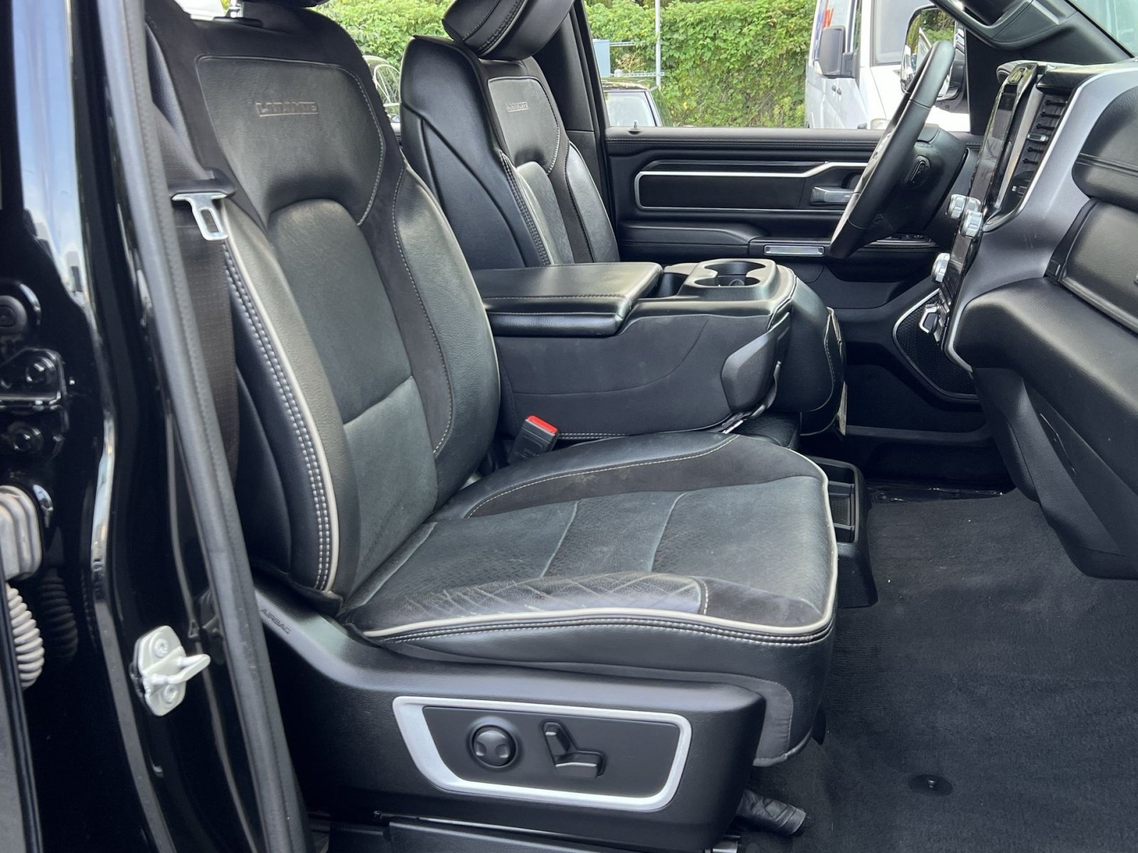 Used 2024 RAM 1500 Laramie AWD/4WD image 33