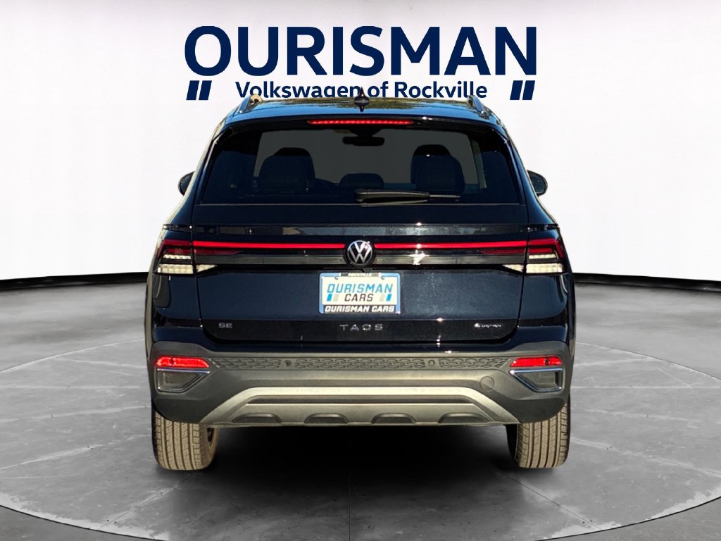 Used 2025 Volkswagen Taos SE w/ Panoramic Sunroof Package AWD/4WD image 5