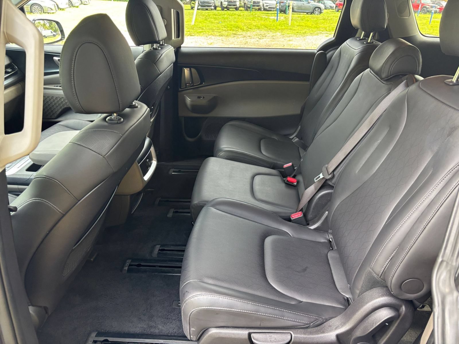 Used 2026 Kia Carnival FWD image 27