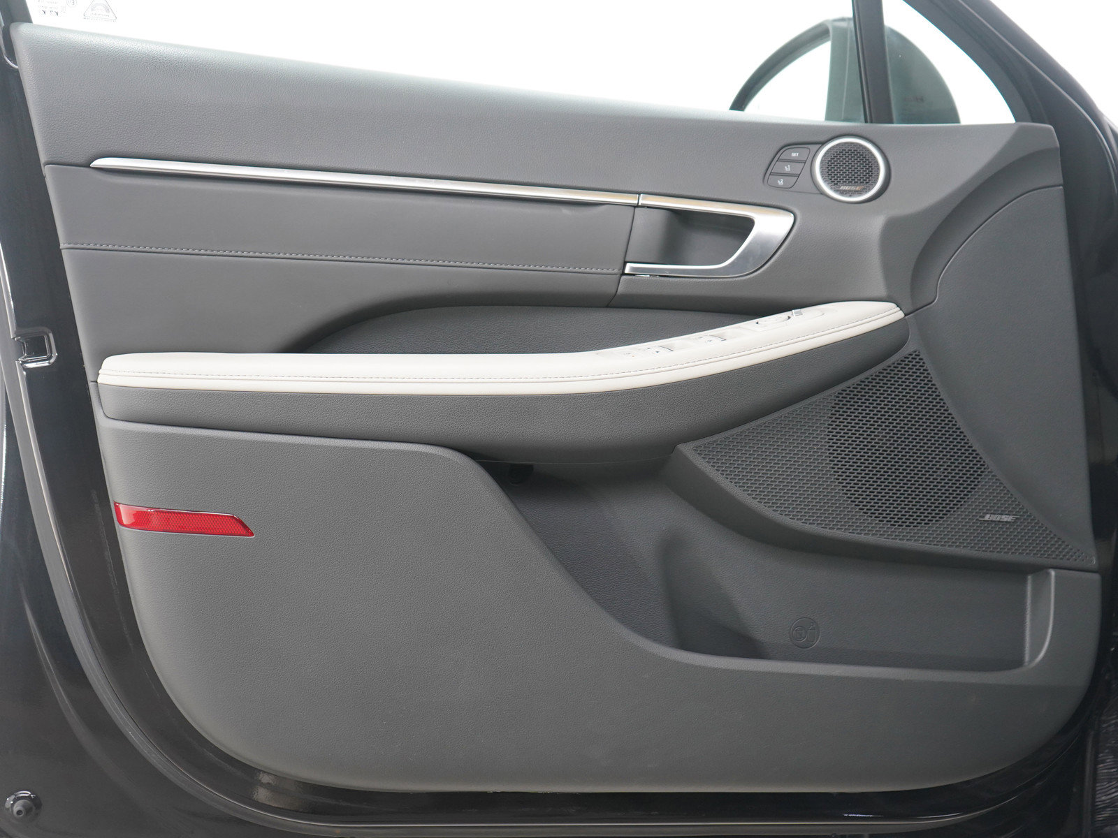 Used 2023 Hyundai Sonata Limited w/ Preferred Accessory Package image 20