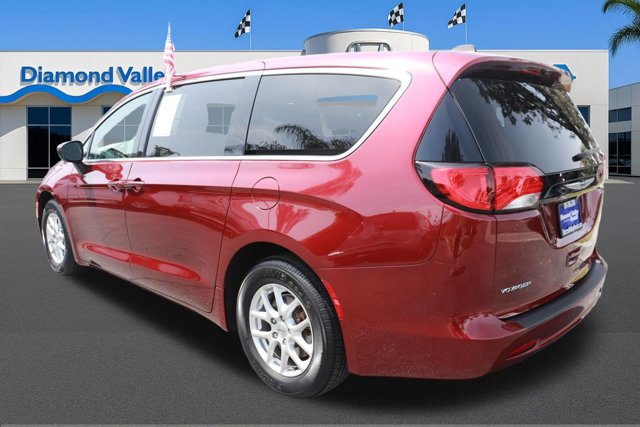 Used 2023 Chrysler Voyager LX FWD image 4