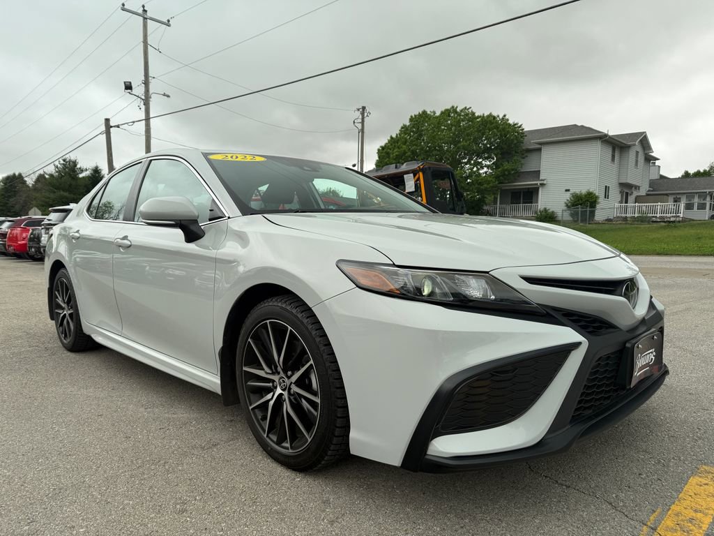 Used 2022 Toyota Camry SE FWD image 2