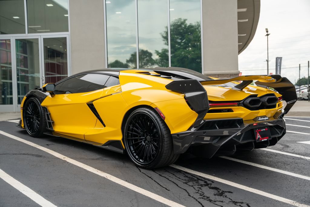 Used 2024 Lamborghini Revuelto AWD/4WD image 21