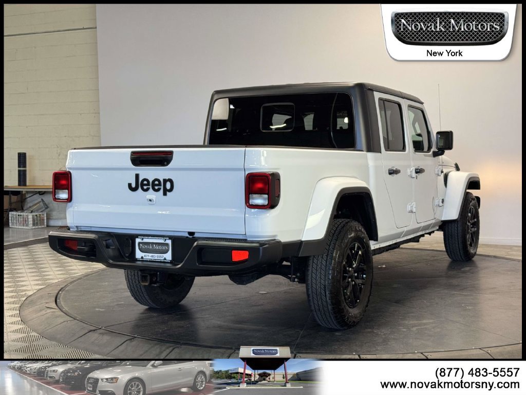 Used 2022 Jeep Gladiator Sport AWD/4WD image 11