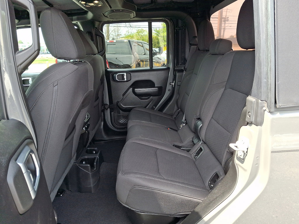 Used 2022 Jeep Gladiator Willys image 19