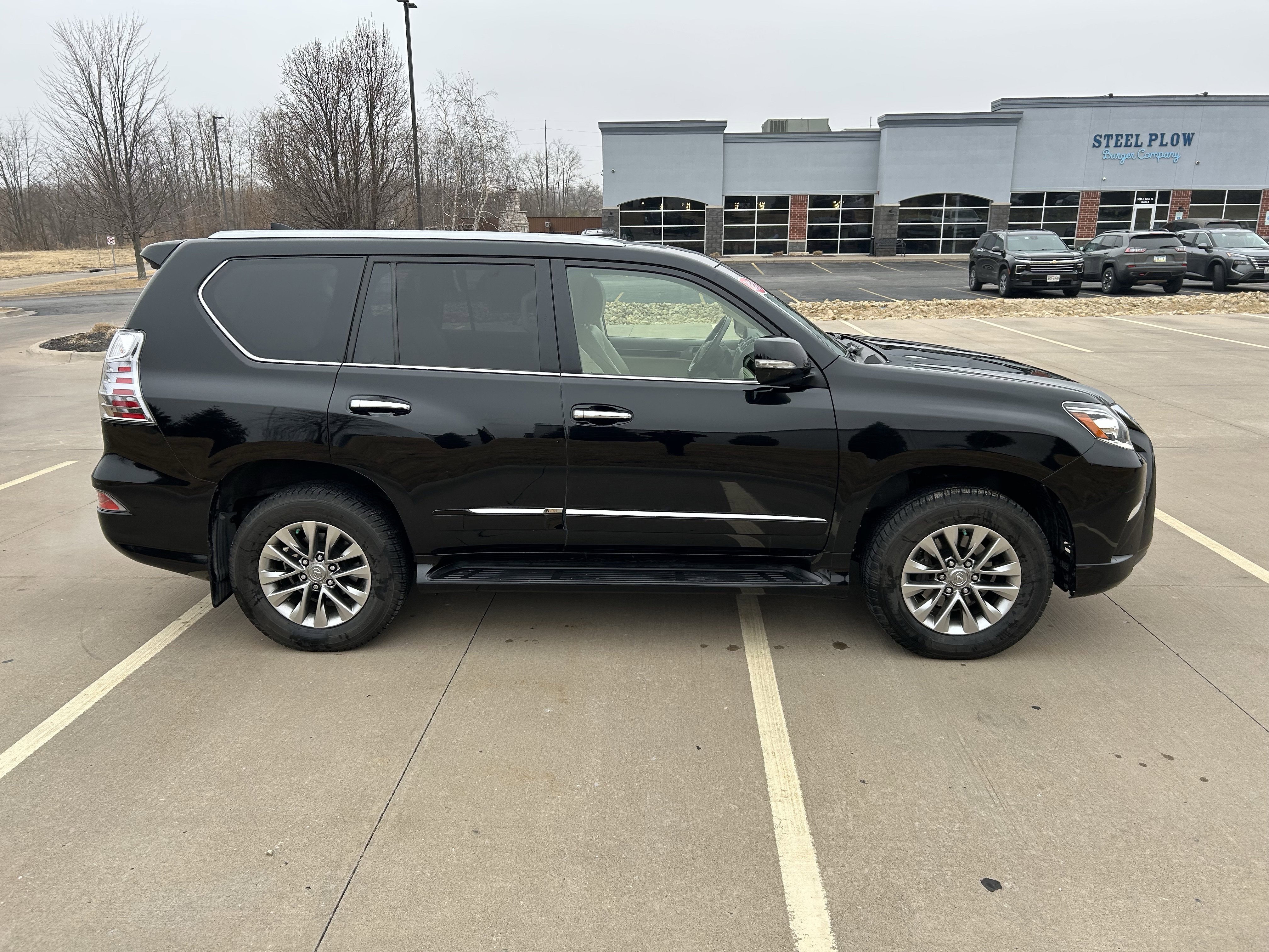 Used 2018 Lexus GX 460 Luxury w/ Preferred Accessory Package image 2
