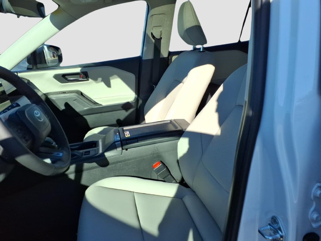 Used 2026 Toyota RAV4 XLE Premium w/ Panoramic Sun Roof Package FWD image 15