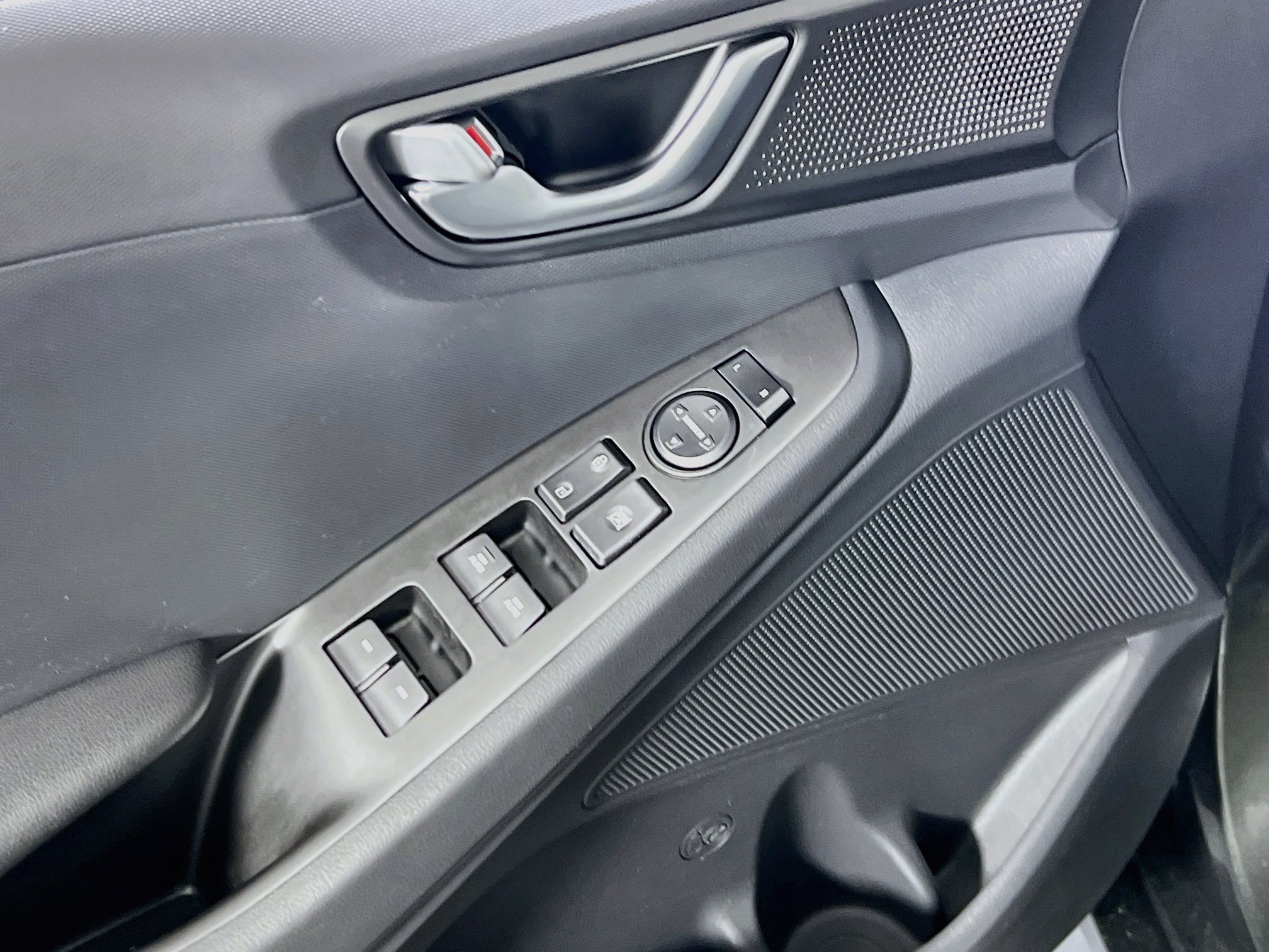 Used 2021 Hyundai Ioniq SEL FWD image 17