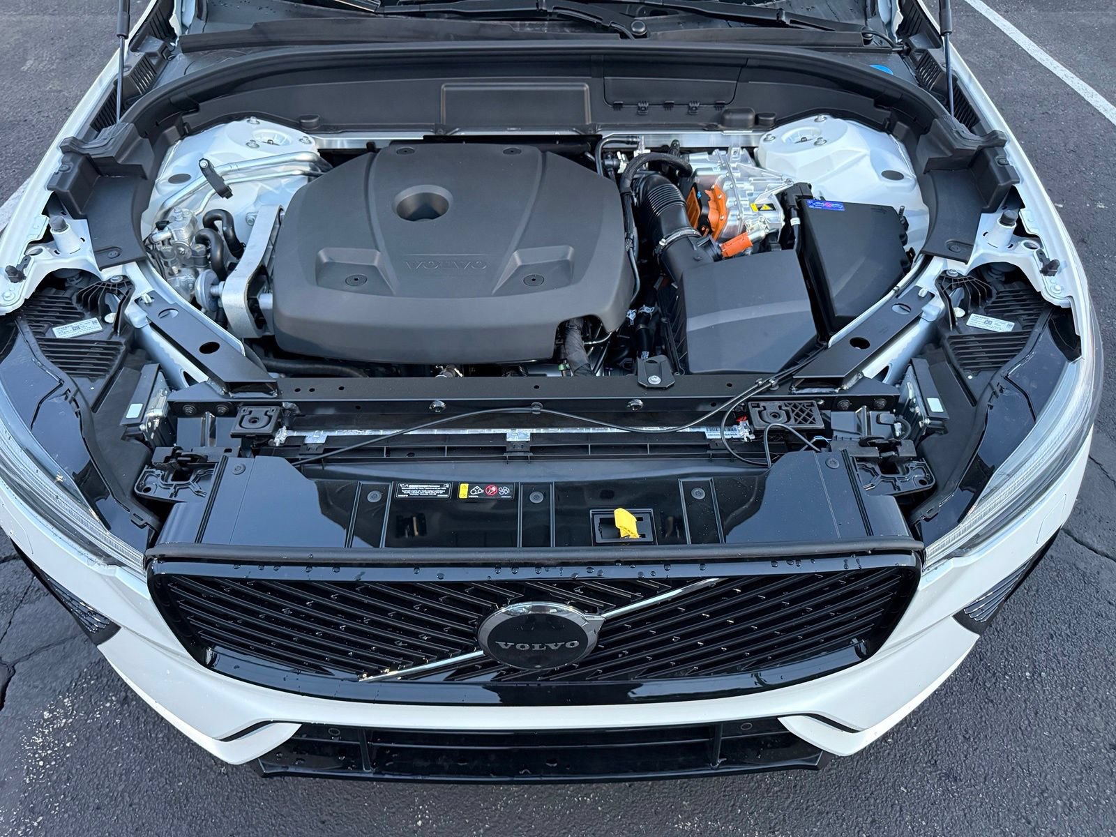 New 2026 Volvo XC60 T8 Plus w/ Climate Package PRO AWD/4WD image 42