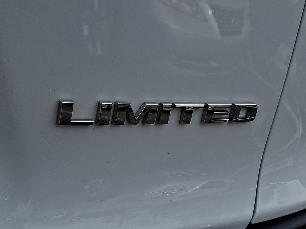 Used 2019 Jeep Cherokee Limited image 23