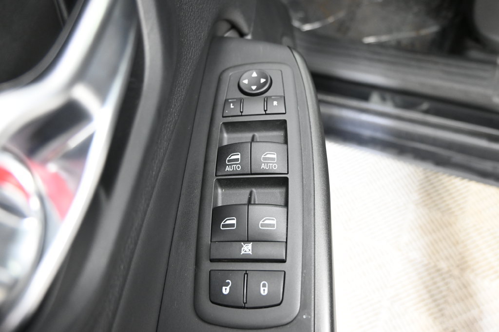 Used 2021 Jeep Cherokee Trailhawk w/ Trailer Tow Group AWD/4WD image 19