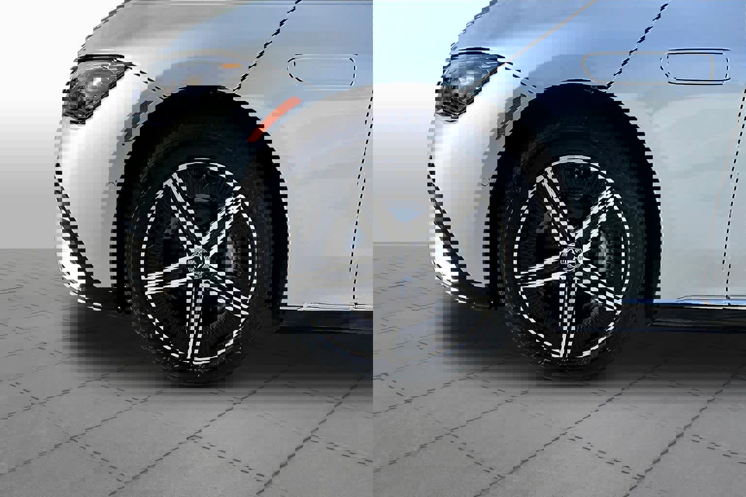 Used 2023 Mercedes-Benz EQE 500 4MATIC Sedan w/ Exclusive Trim Package image 10