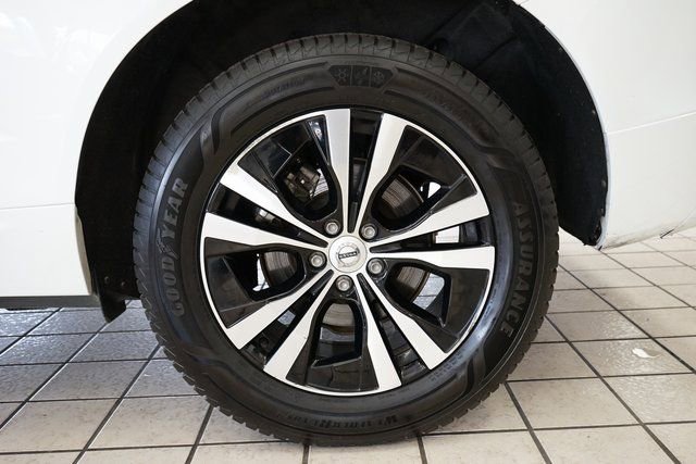 Used 2023 Volvo XC60 B5 Core image 61