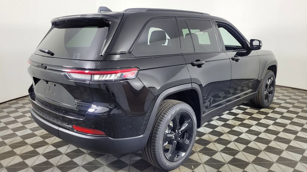 New 2025 Jeep Grand Cherokee Limited w/ Black Appearance Package image 8