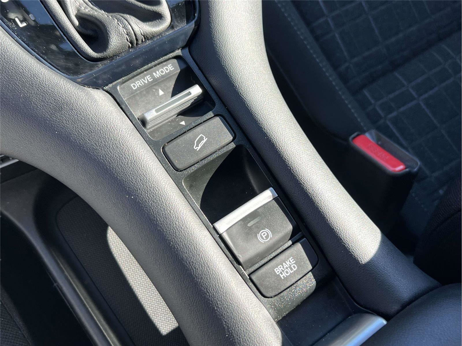 Used 2023 Honda HR-V LX image 36