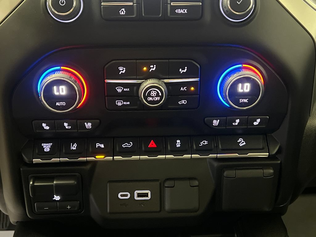 Used 2022 Chevrolet Silverado 2500 LTZ AWD/4WD image 37