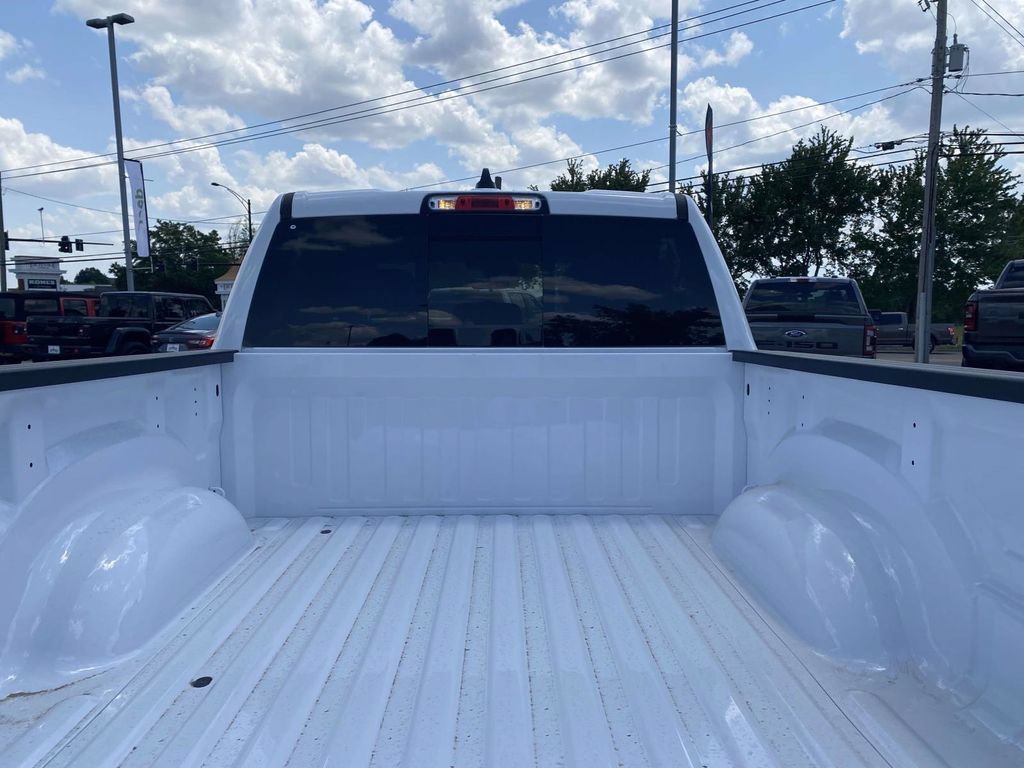 New 2026 RAM 1500 Express AWD/4WD image 9