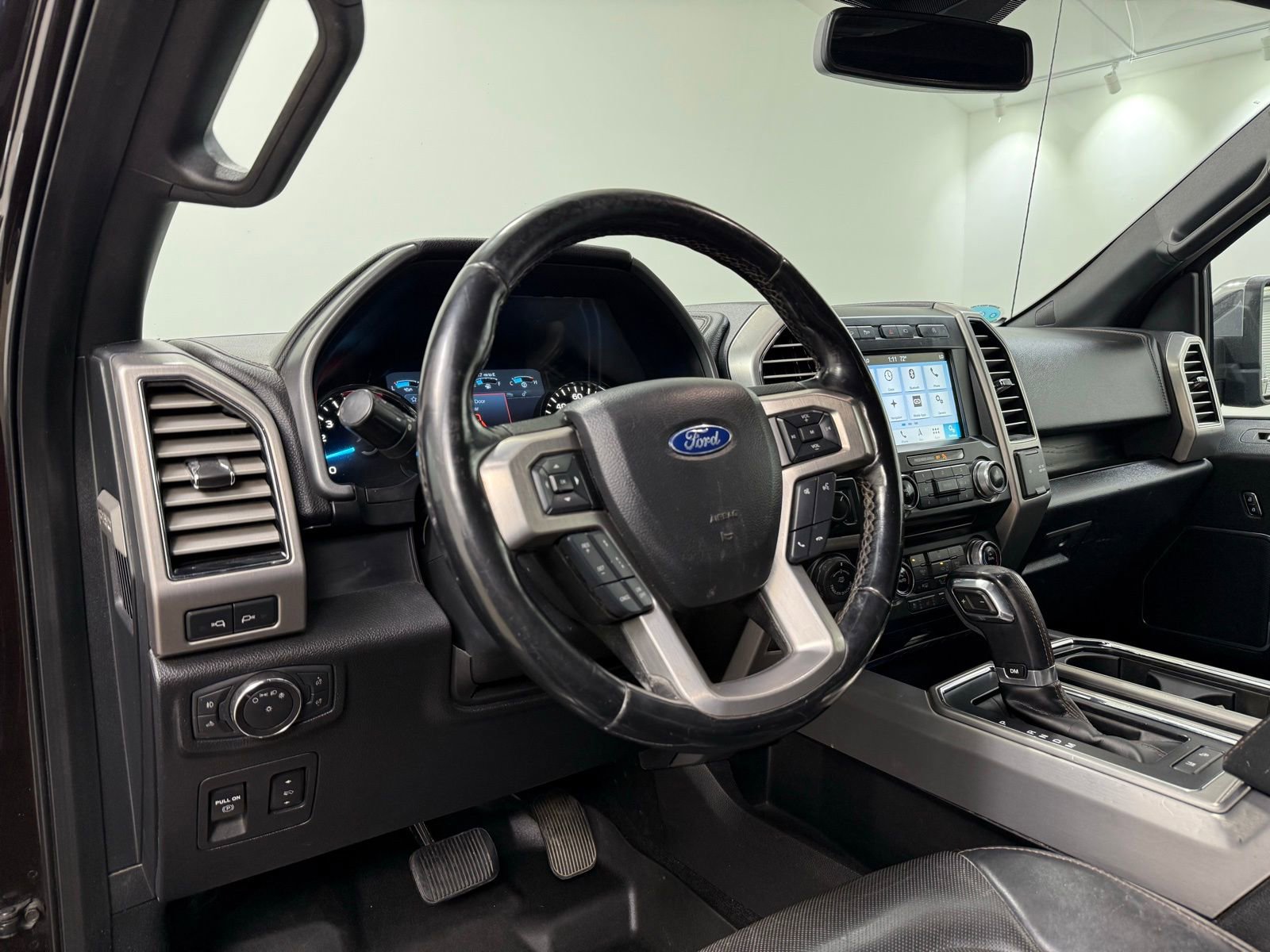 Used 2018 Ford F150 Platinum w/ Equipment Group 701A Luxury image 17