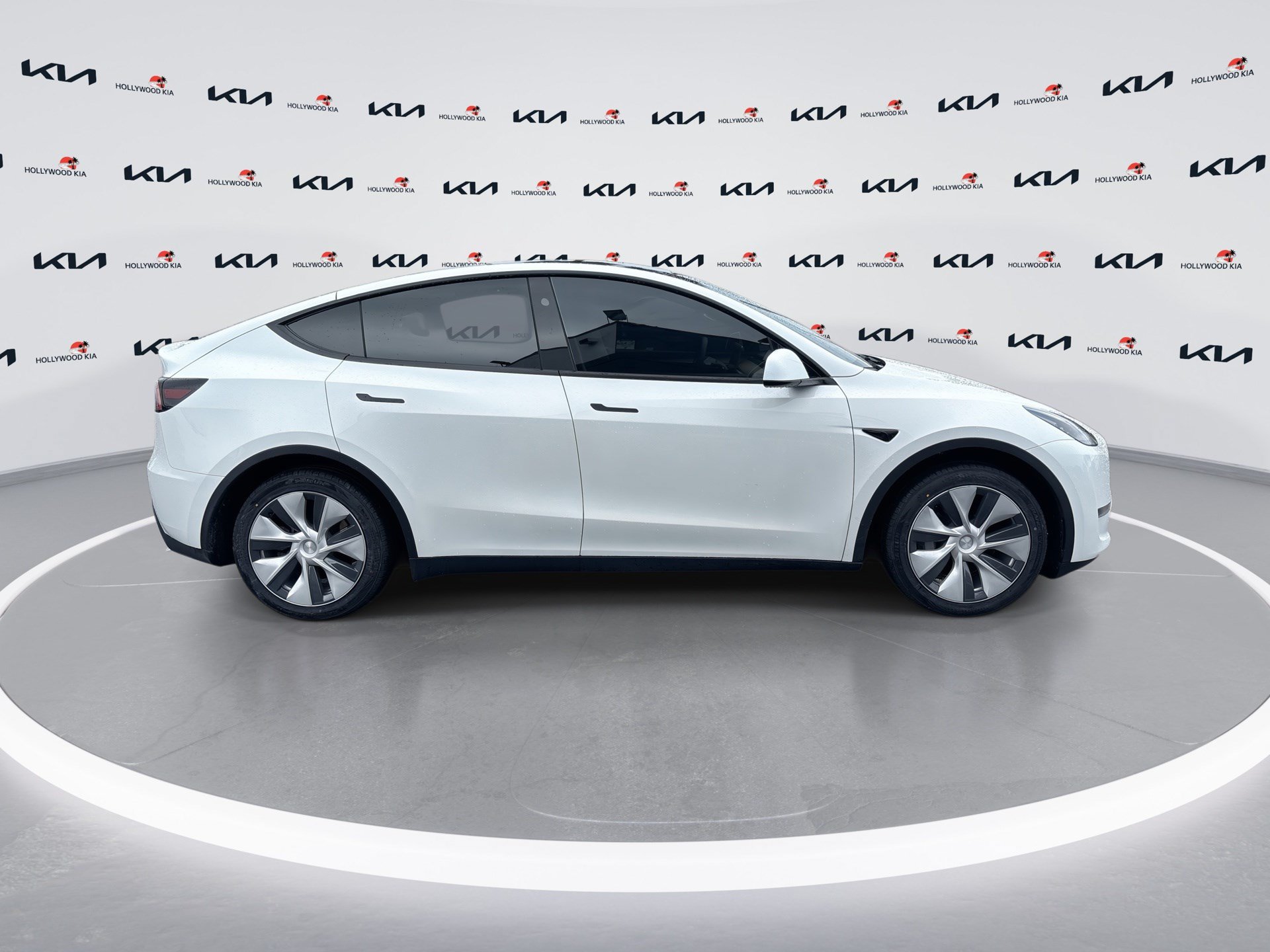 Used 2024 Tesla Model Y Long Range RWD image 9