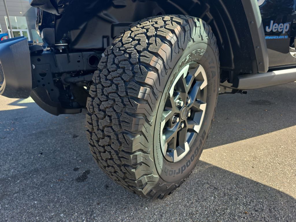 New 2025 Jeep Wrangler Unlimited Rubicon 4xe w/ Technology Group image 31