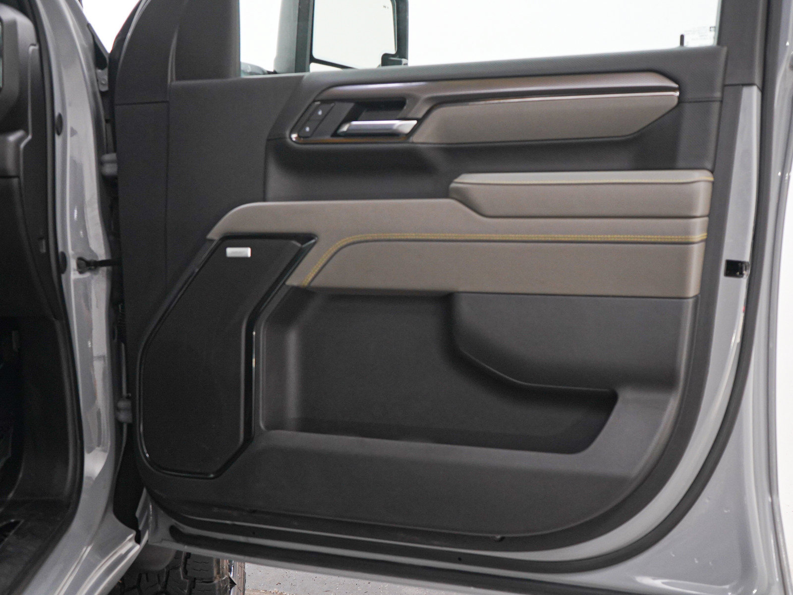 Used 2025 Chevrolet Silverado 2500 ZR2 w/ Technology Package AWD/4WD image 11