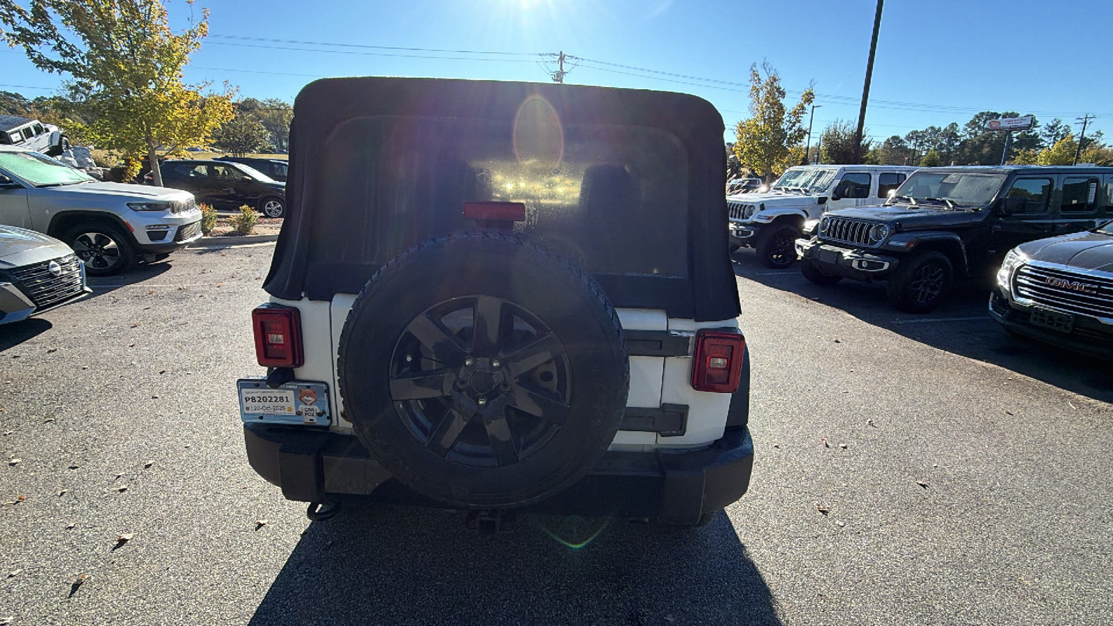 Used 2014 Jeep Wrangler Unlimited Sahara AWD/4WD image 9