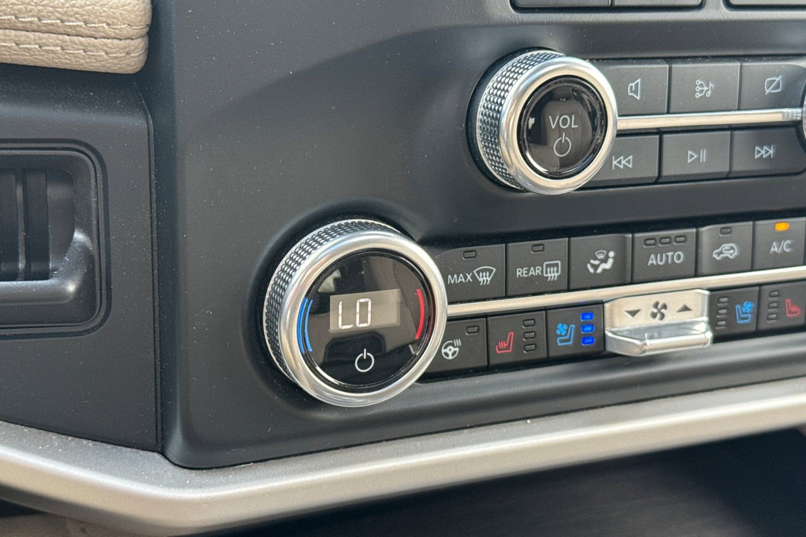 Used 2024 Ford Expedition Limited image 30