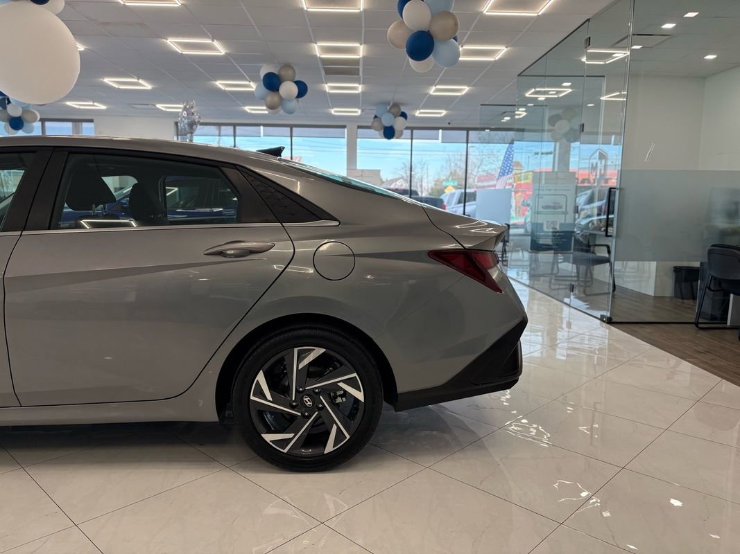 Used 2025 Hyundai Elantra SEL image 7