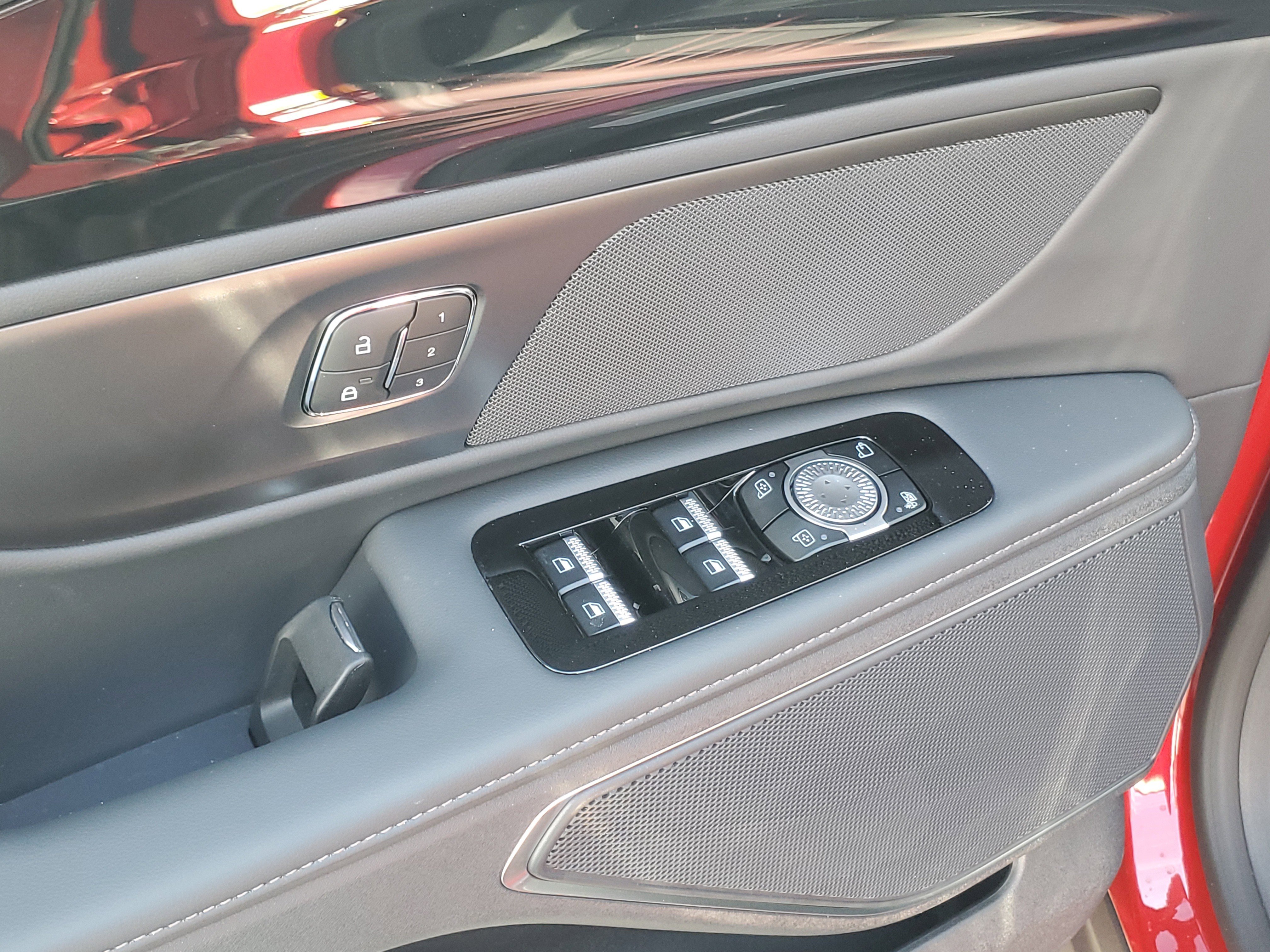 New 2026 Lincoln Nautilus Premier image 9