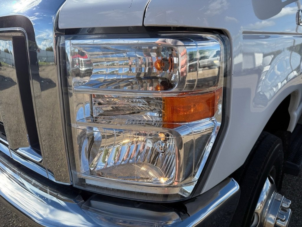 Used 2021 Ford E-450 and Econoline 450 Super Duty w/ Power Windows & Locks Group RWD image 24