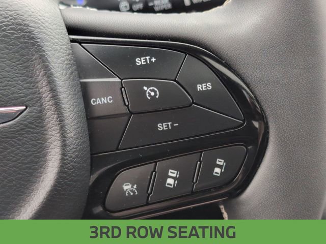 Used 2025 Chrysler Pacifica Limited image 20