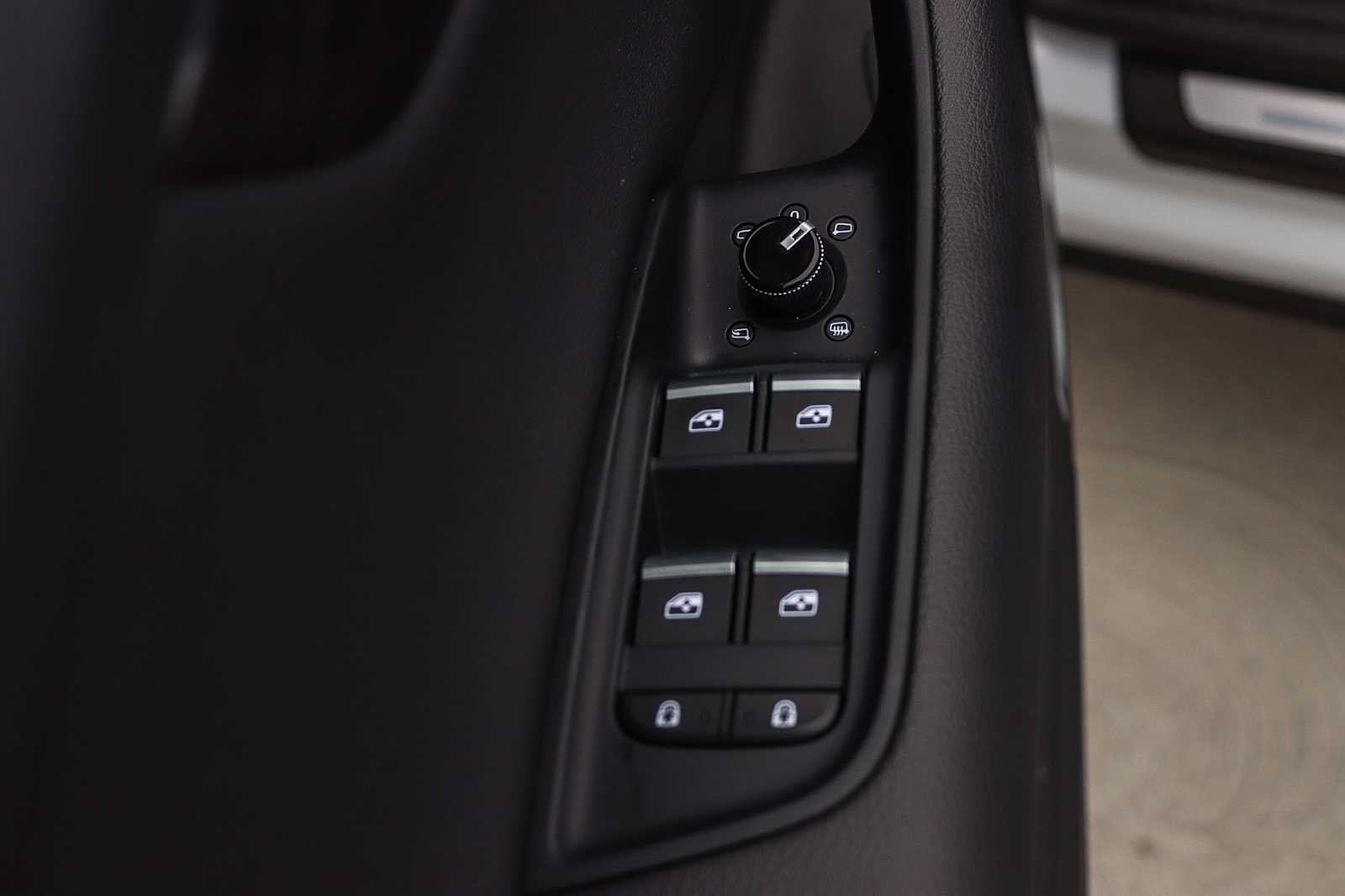 Used 2022 Audi Q8 Premium Plus w/ Premium Plus Package AWD/4WD image 27