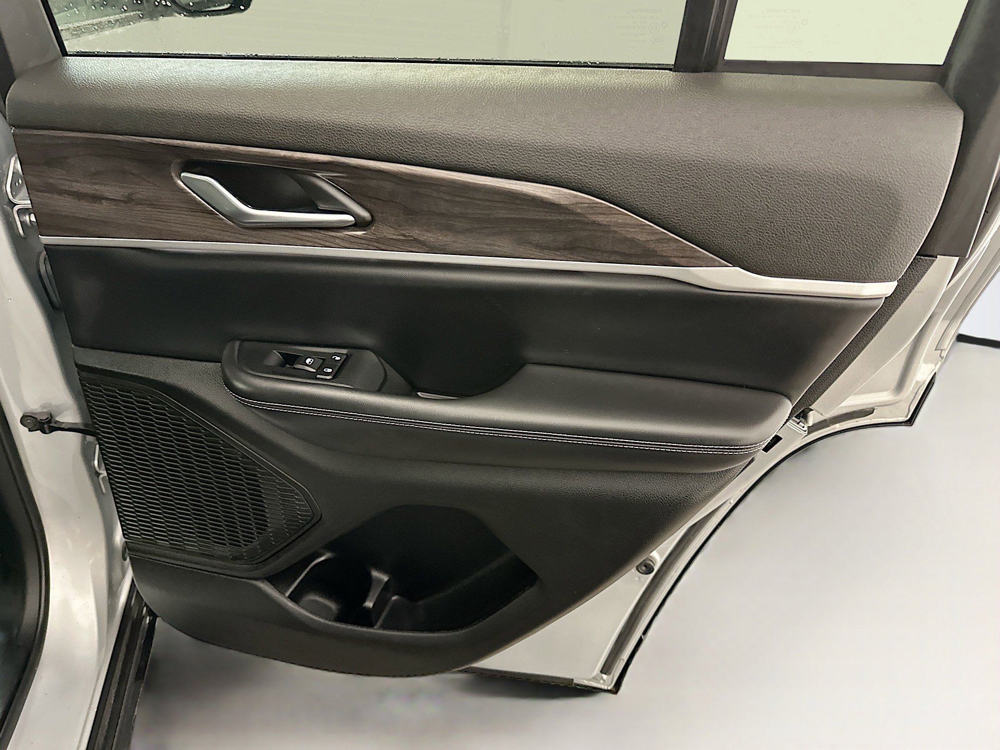 Used 2023 Jeep Grand Cherokee Limited image 32