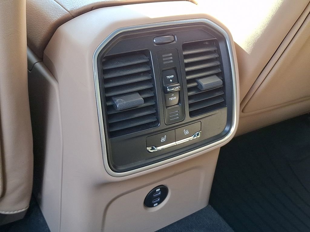 Used 2022 Porsche Macan image 11