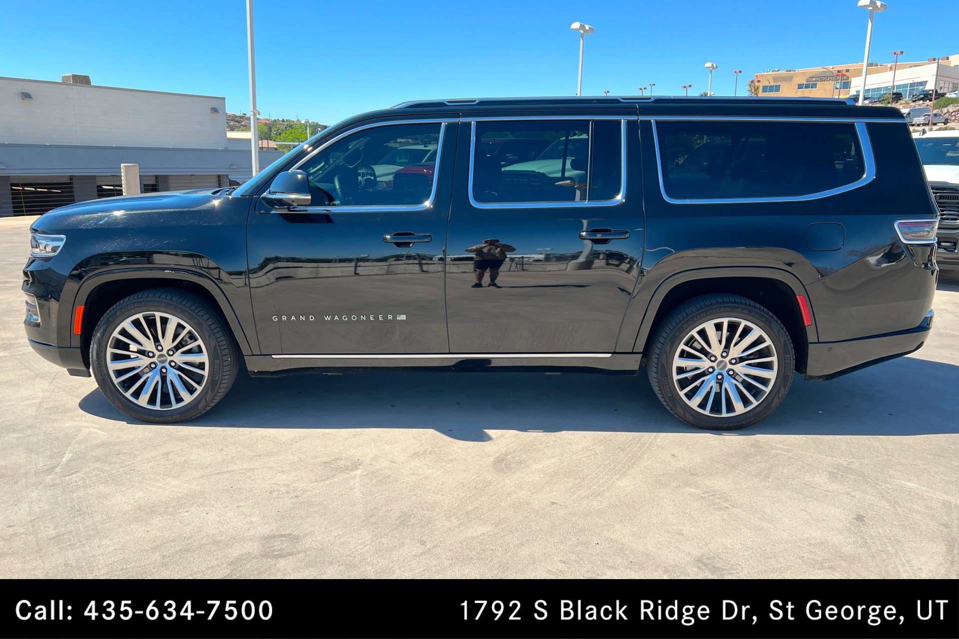 Used 2023 Jeep Grand Wagoneer L 4WD w/ Flexible Seating Group image 2