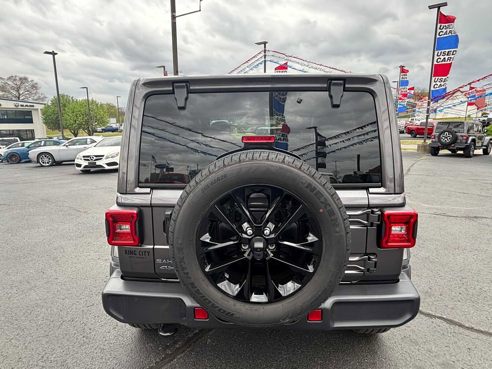 Used 2025 Jeep Wrangler Sahara image 5