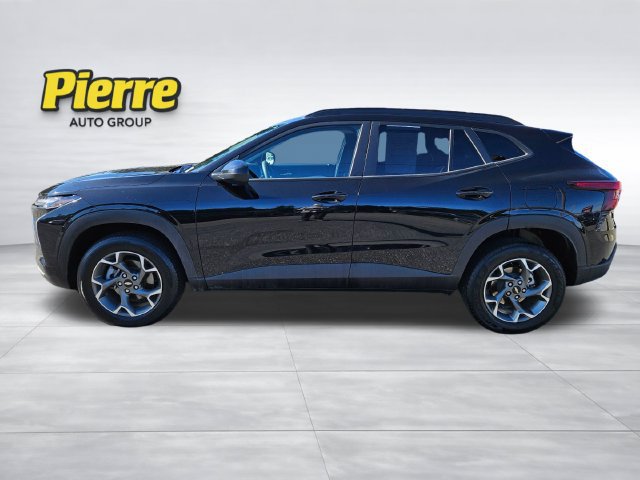 Used 2025 Chevrolet Trax LT FWD image 2