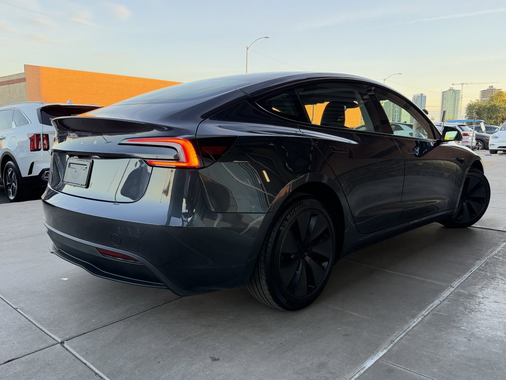 Used 2025 Tesla Model 3 image 4