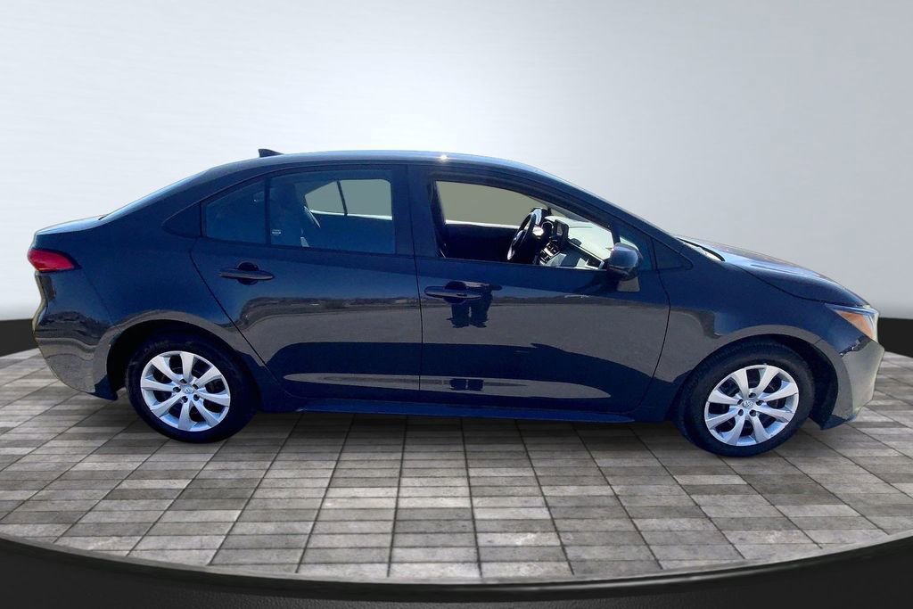 Used 2025 Toyota Corolla LE FWD image 4