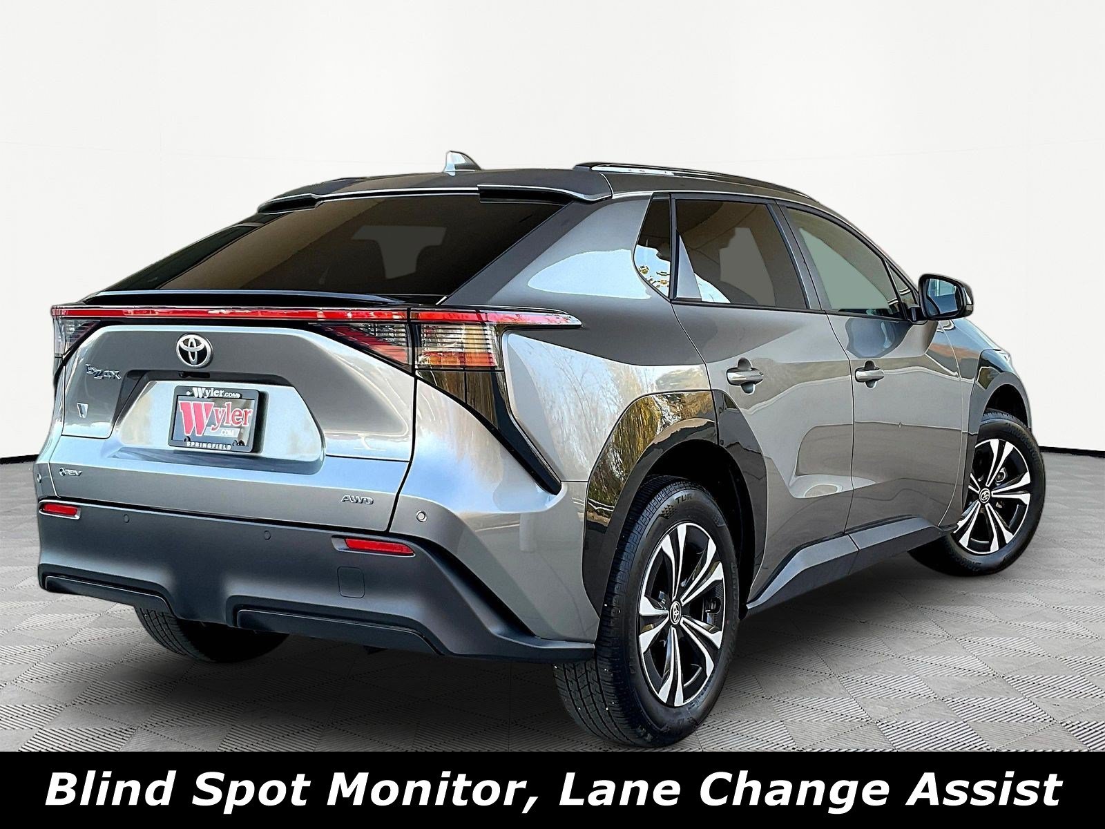 Used 2024 Toyota bZ4X AWD w/ Weather Package image 6