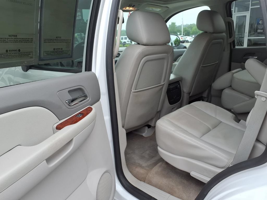 Used 2013 Chevrolet Tahoe LT w/ Luxury Package AWD/4WD image 16